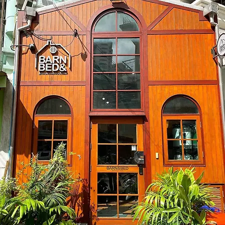 Barn & Bed Hostel