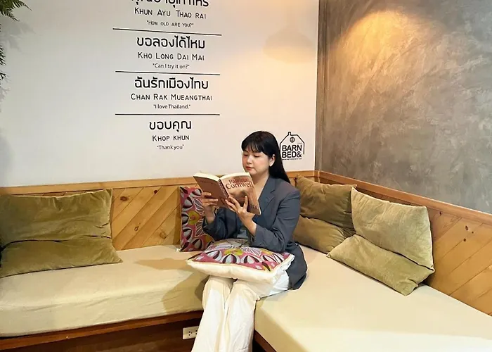 Barn & Bed At Bts Phrom Phong Bangkok