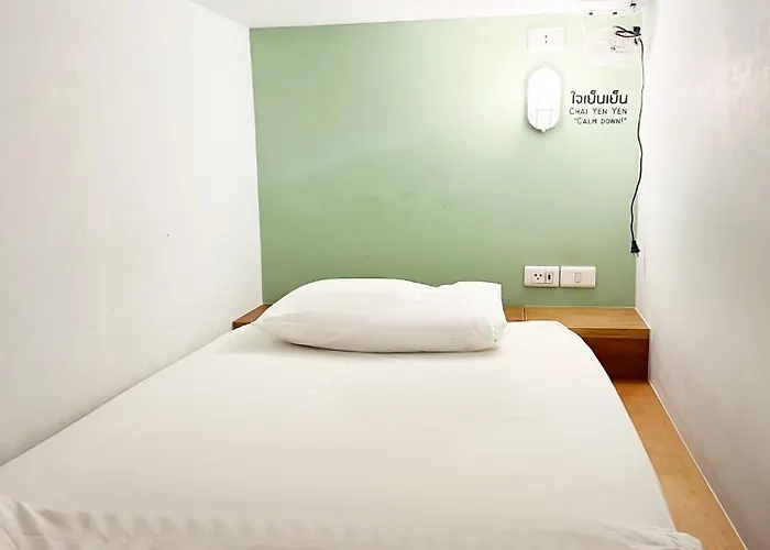 Barn & Bed At Bts Phrom Phong Hostel *