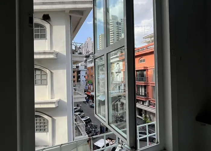 Barn & Bed At Bts Phrom Phong *