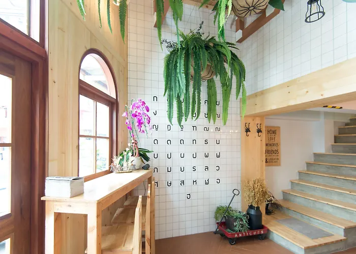 Barn & Bed At Bts Phrom Phong Bangkok