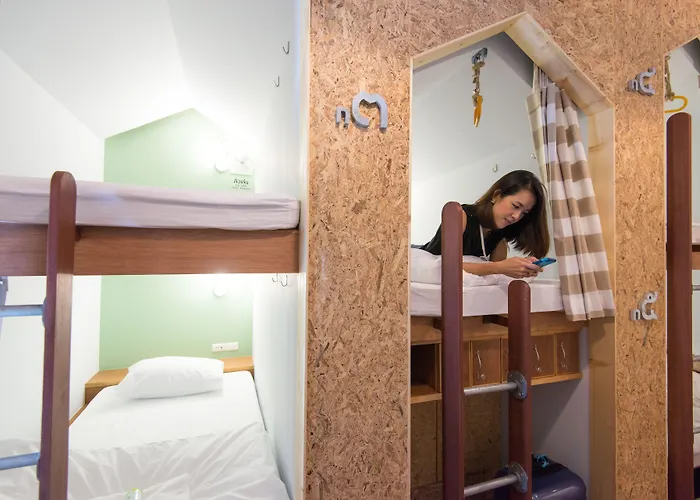 Barn & Bed At Bts Phrom Phong Bangkok