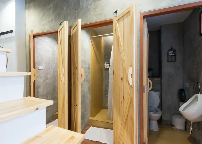 Hostel Barn & Bed At Bts Phrom Phong Bangkok