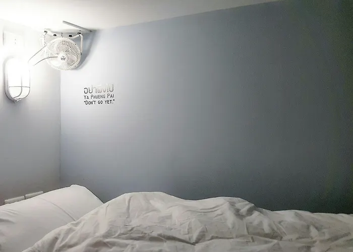 Barn & Bed At Bts Phrom Phong