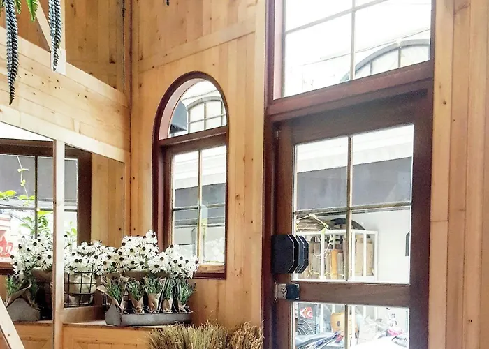 Barn & Bed At Bts Phrom Phong Bangkok