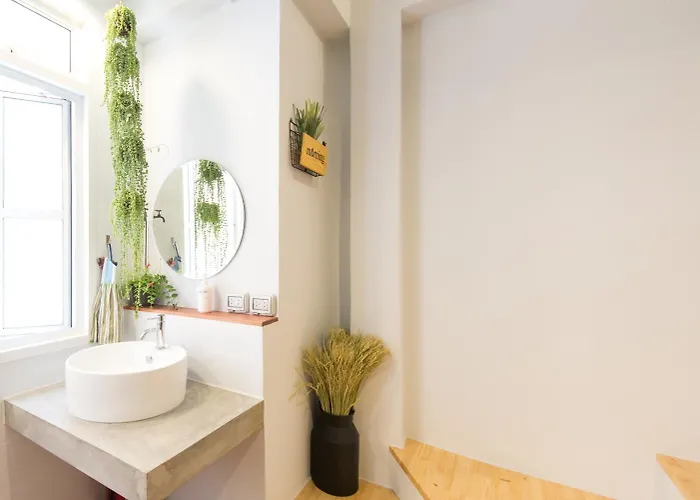 Barn & Bed At Bts Phrom Phong