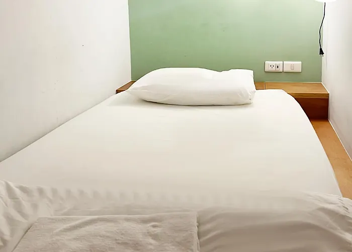 Barn & Bed At Bts Phrom Phong Bangkok