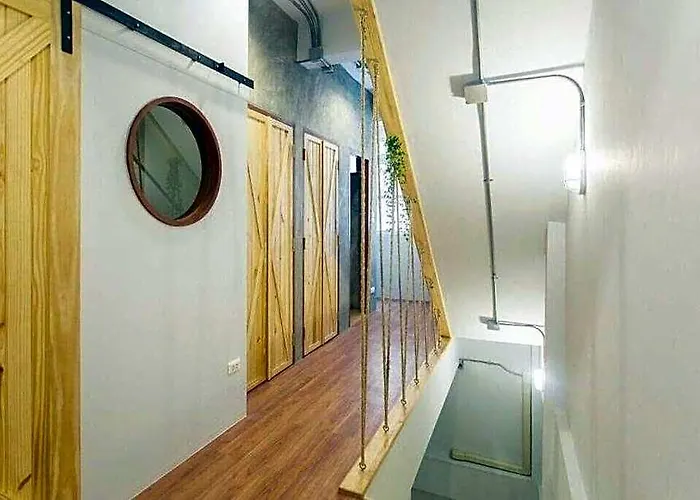 호스텔 Barn & Bed At Bts Phrom Phong 방콕
