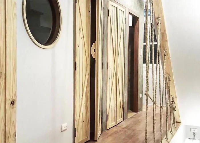 Barn & Bed At Bts Phrom Phong Hostel *