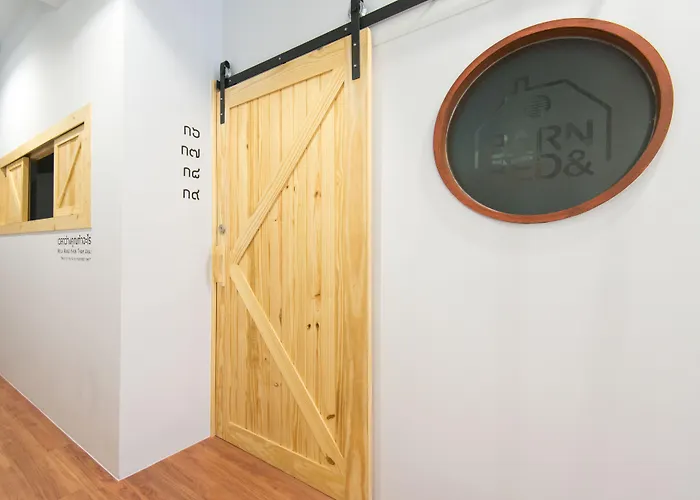 ホステル Barn & Bed At Bts Phrom Phong