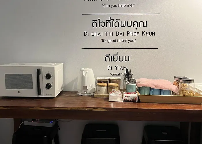 Barn & Bed At Bts Phrom Phong Hostel