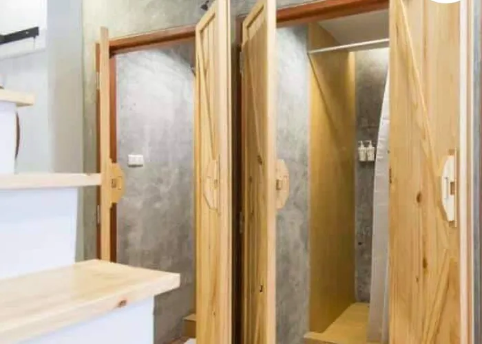 Hostel Barn & Bed At Bts Phrom Phong Bangkok