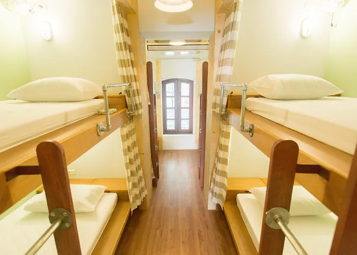 Hostel Barn & Bed At Bts Phrom Phong Bangkok