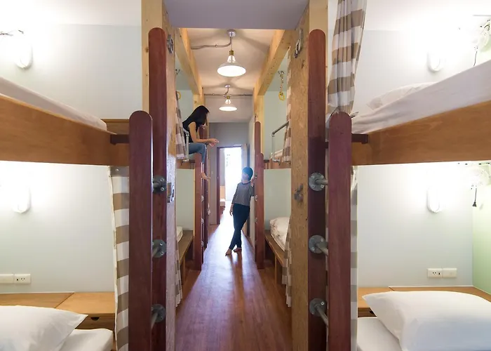 Barn & Bed At Bts Phrom Phong