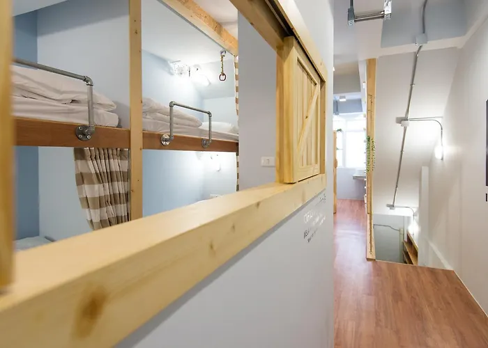 Barn & Bed At Bts Phrom Phong Hostel *