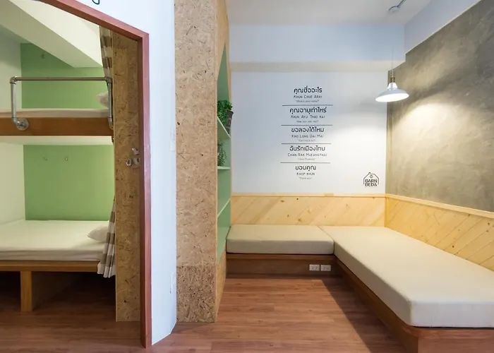 Barn & Bed At Bts Phrom Phong